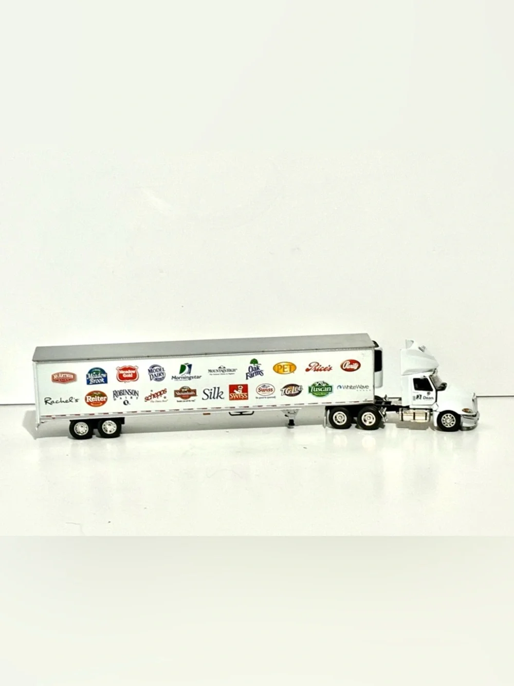 DEAN FOODS 1:64 SCALE INTERNATIONAL PROSTAR TRACTOR-TRAILER WITH THERMO KING